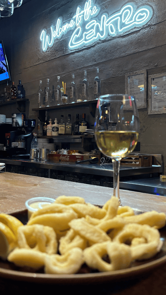 Centro Cafe Bar — Comida y bebida