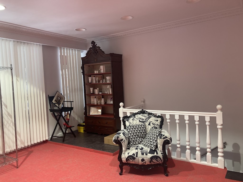 Carmen Nails and Beauty Bar — Del propietario