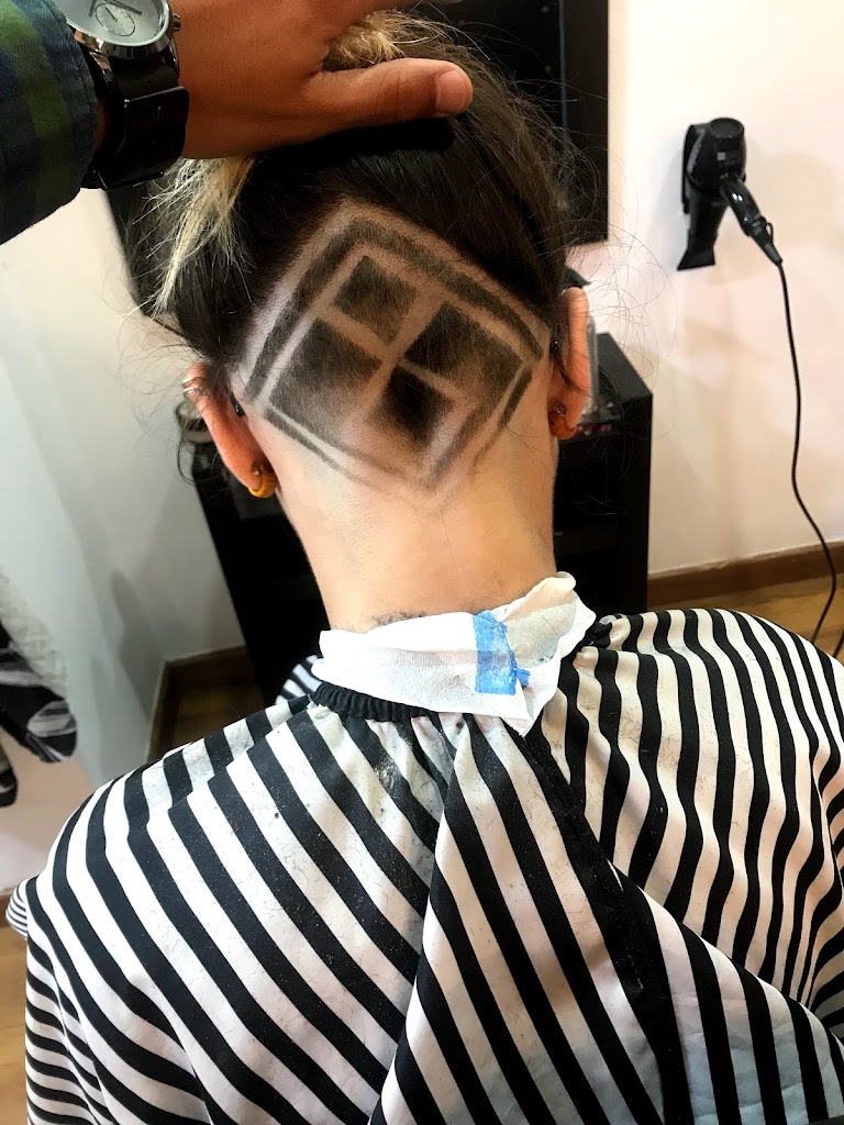 Edward's Hair Salon — Peinado