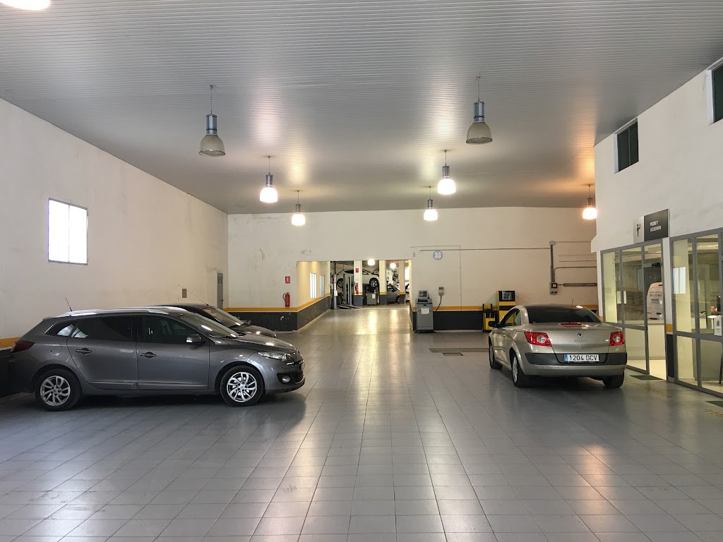 Renault Marbella Rombosol Taller — Interior