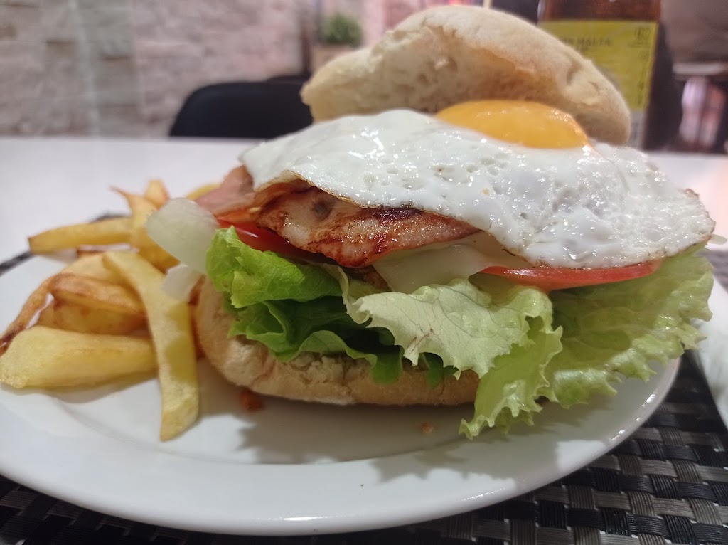 Cafeteria Reina — Comida y bebida