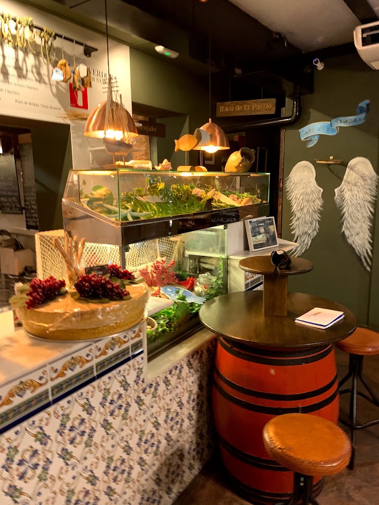 Bodega Casa Benjamin — Comida y bebida