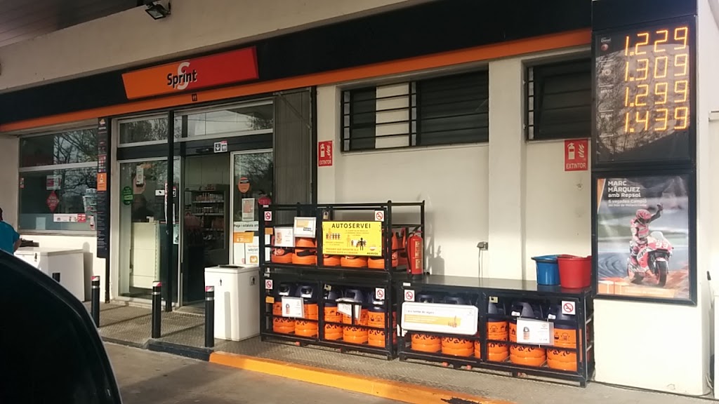 Estacion de Servicio Repsol — Exterior