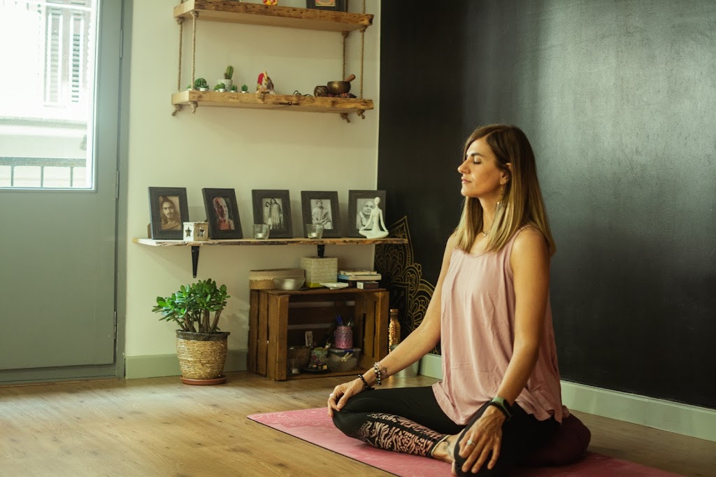 ESENCIA PRANA. Yoga y bienestar para la mujer.
