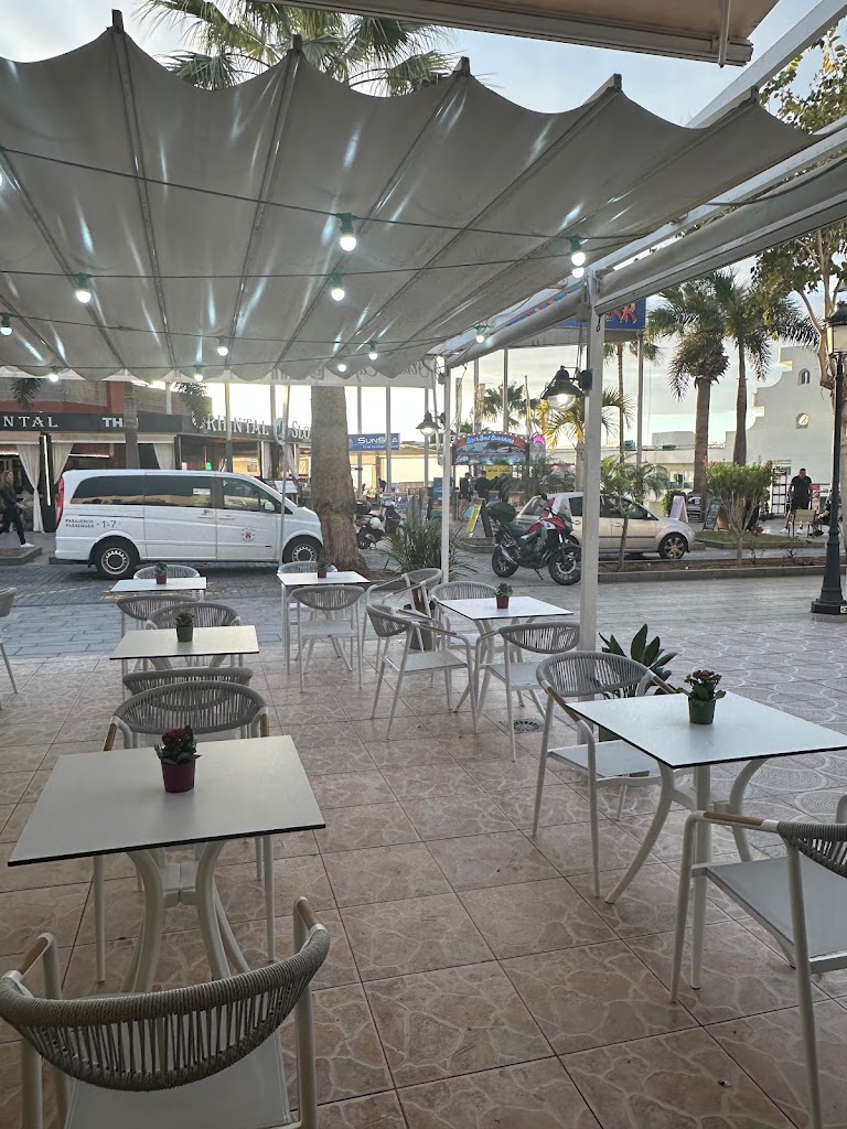 Sunrise Cafe — Ambiente