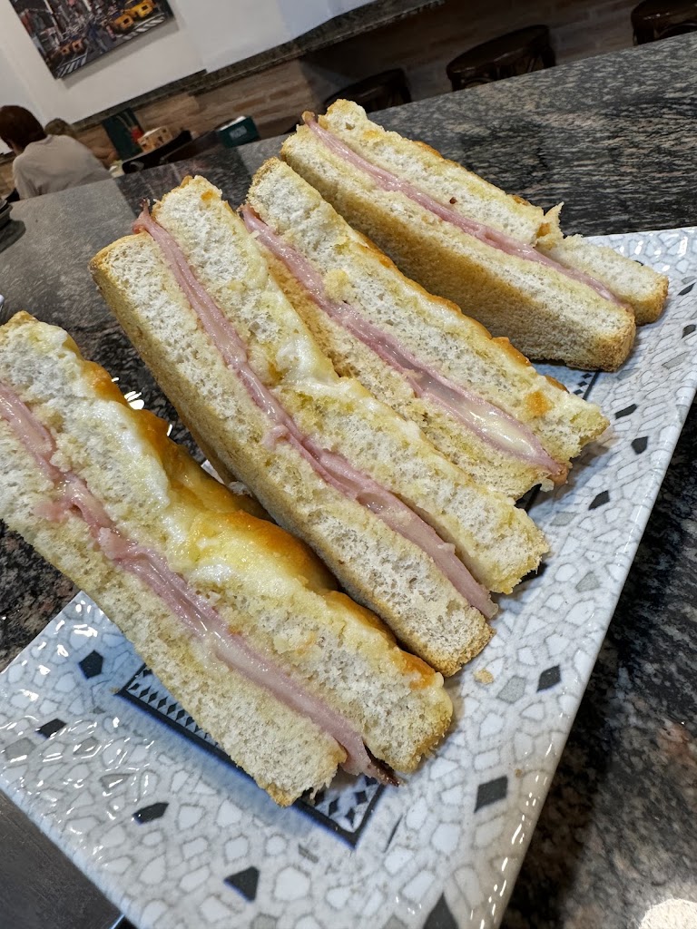 Chanto Cafeteria Bar — Comida y bebida