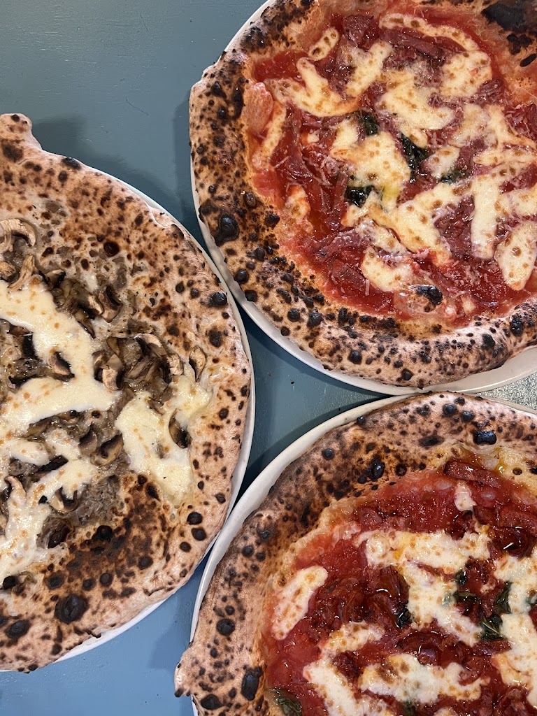 Pizzeria Da Bruno — Comida y bebida
