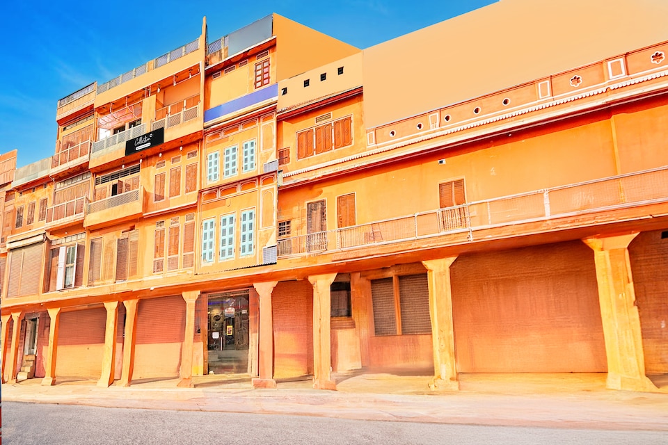 Collection O Ramganj Hawa Mahal Formerly Khandaka Mahal