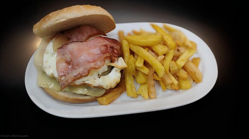 Yellow Bar — Comida y bebida