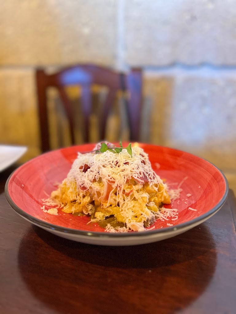 Raola. Tasca-Restaurante. — Comida y bebida