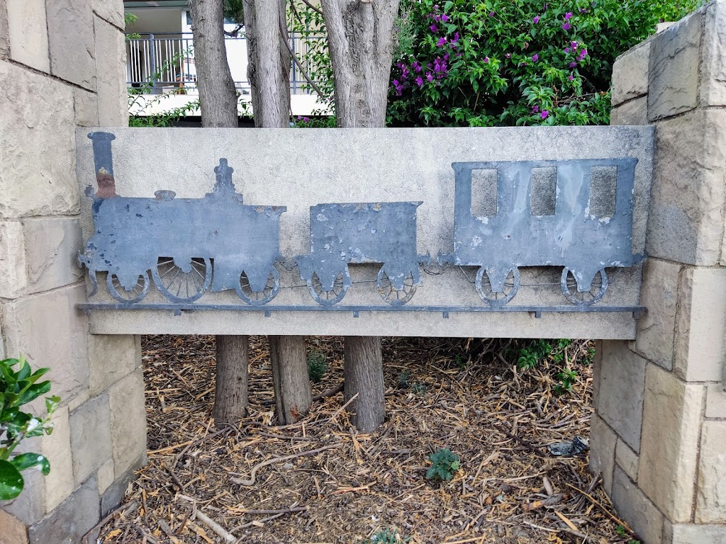 Escultura arribada del tren a Calella