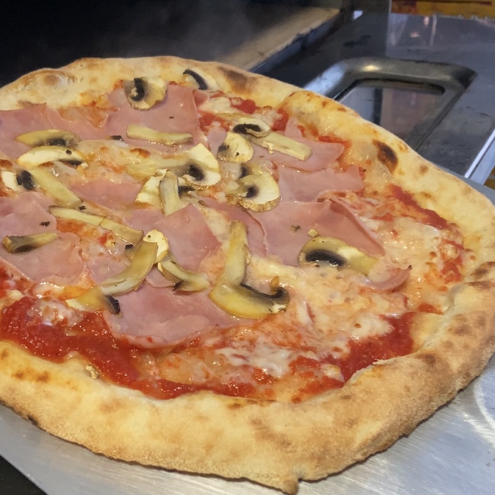 Asador La plaza — Pizza
