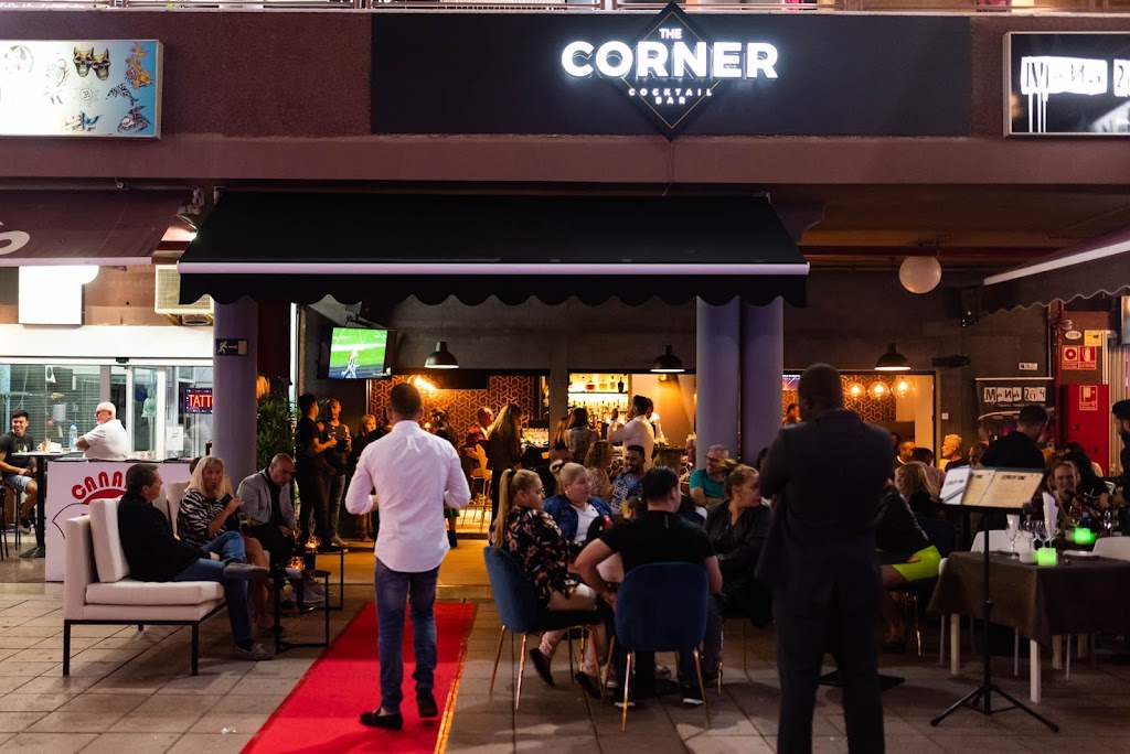 The Corner Cocktail Bar — Todas