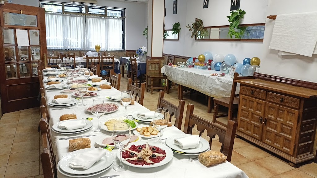 Etxe-Zarra Jatetxea — Comida y bebida