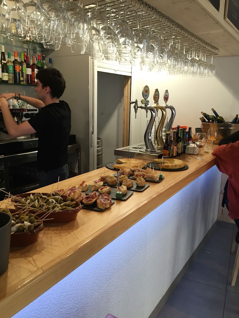 Brasagoiti Bar — Comida y bebida