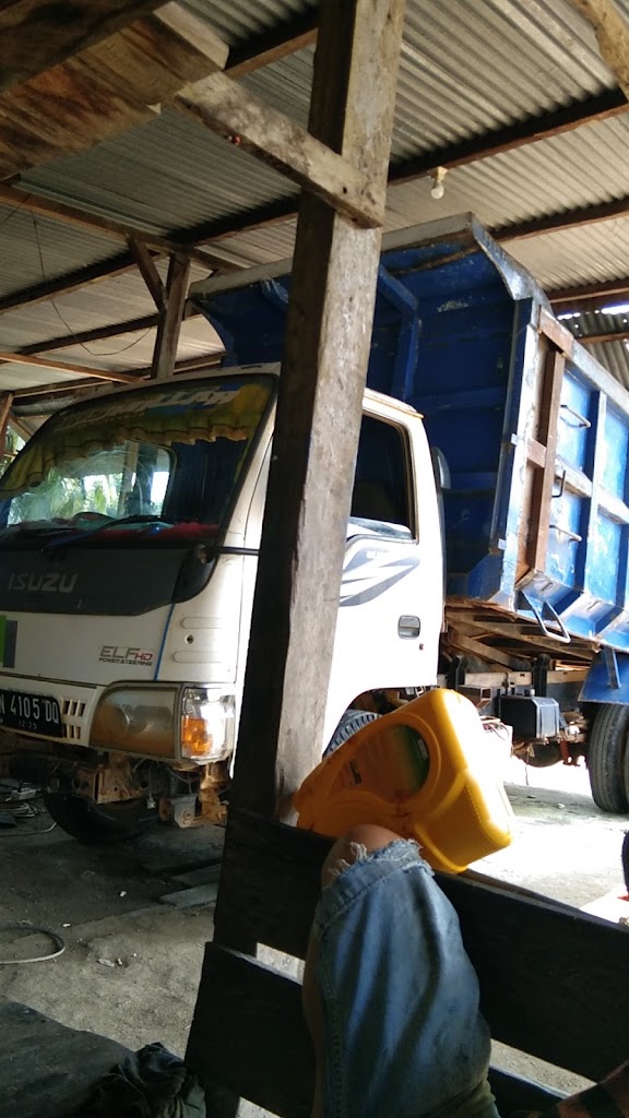 Bengkel Mobil Tiga Saudara