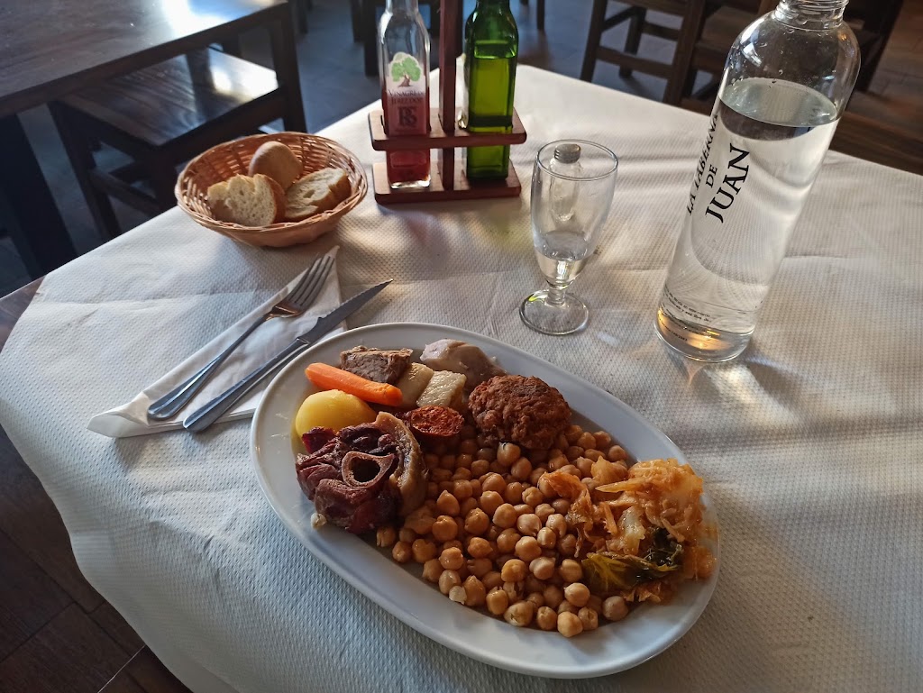 La Taberna de Juan — Comida y bebida