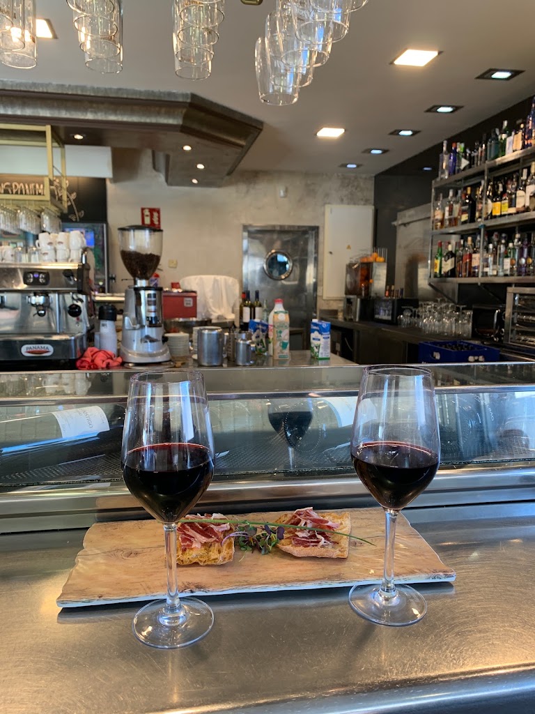 El Bife — Comida y bebida