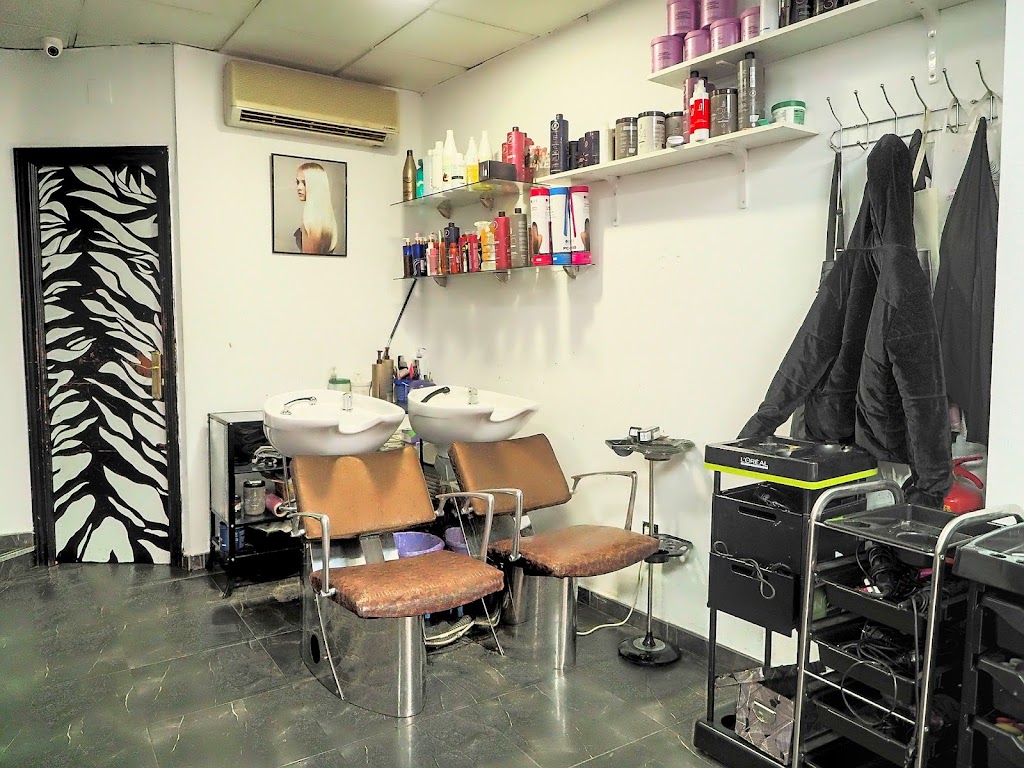 Escuela de Belleza Amada's — Del propietario