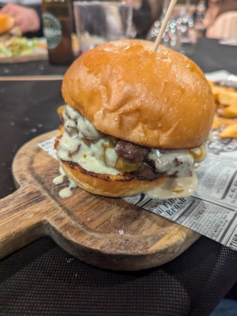 Fratello's Neotaberna — Comida y bebida