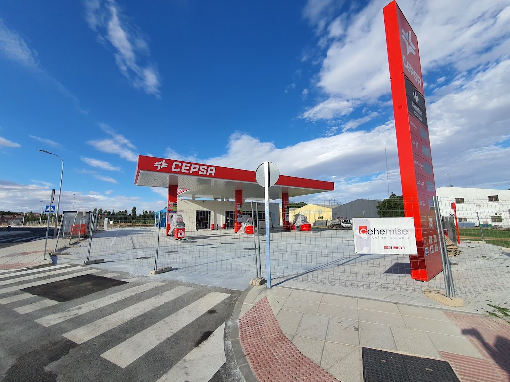Estacion de servicio Moeve, antes Cepsa — Estacion de servicio