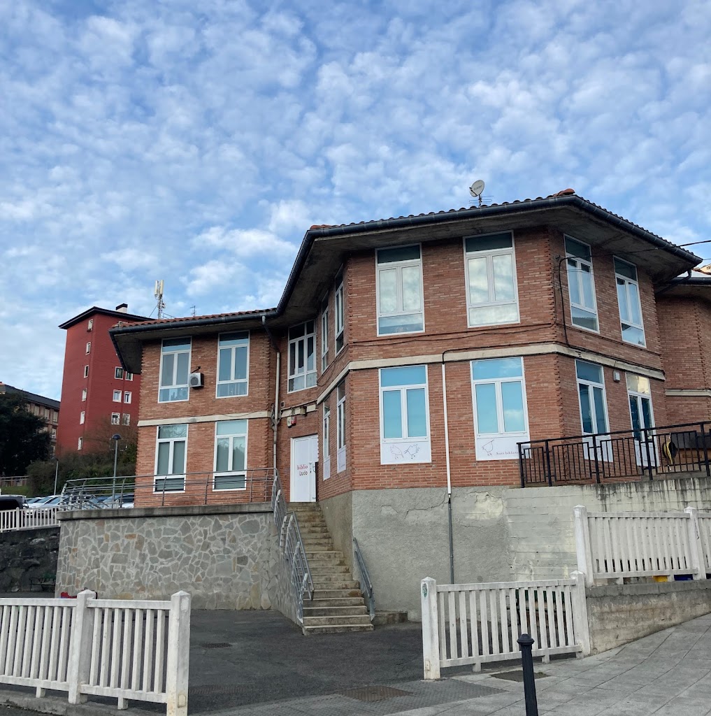 Santa Marina Auzo Biblioteka (Arrasateko Udal Biblioteka)