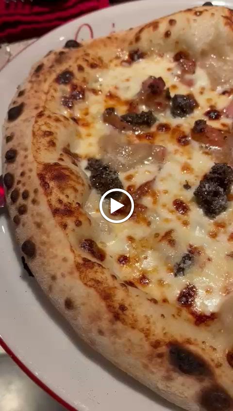 Rojo Pizza — Comida y bebida