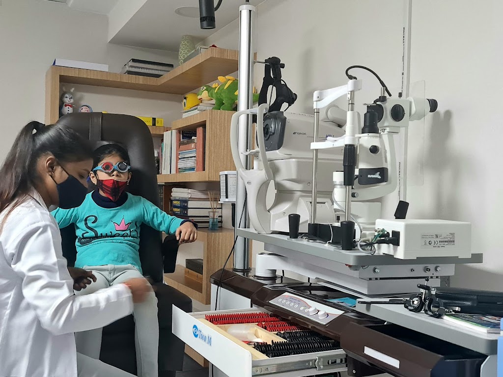 Dr Arushi Prakash Eye Surgeon Specializing In Pediatric Ophthalmology Neurophthalmology And Squint