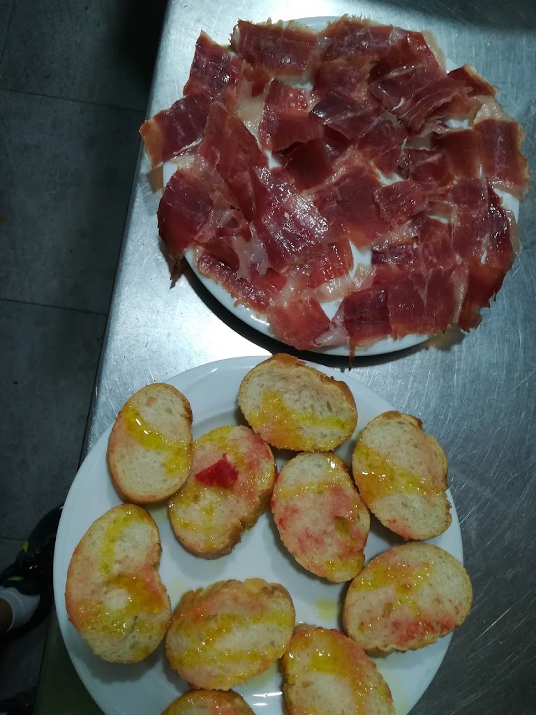 Bar Avenida Deportes — Comida y bebida