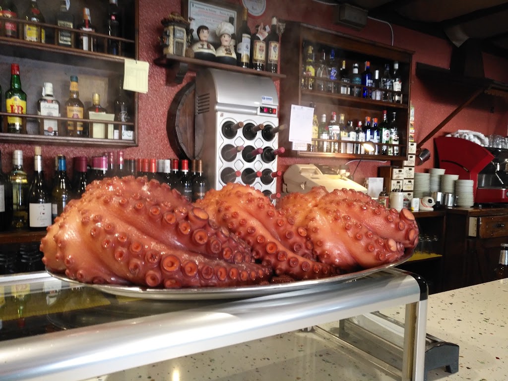 Meson El Portiel — Comida y bebida