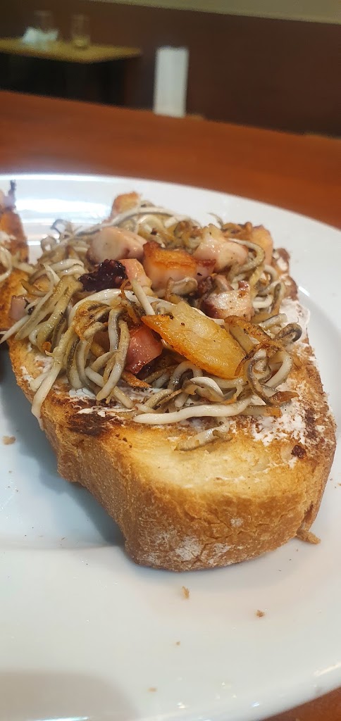 El Colmadito Mostoles — Comida y bebida