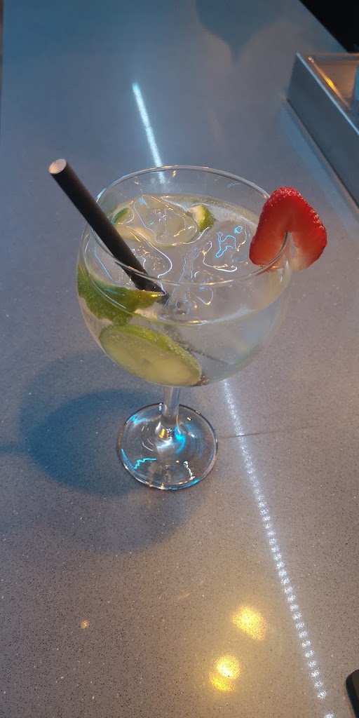 Io Bar — Comida y bebida