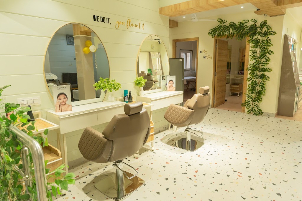 Figurette Unisex Salon Academy