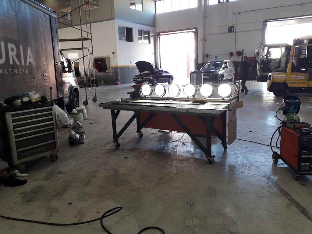 BXT Service Center — Interior