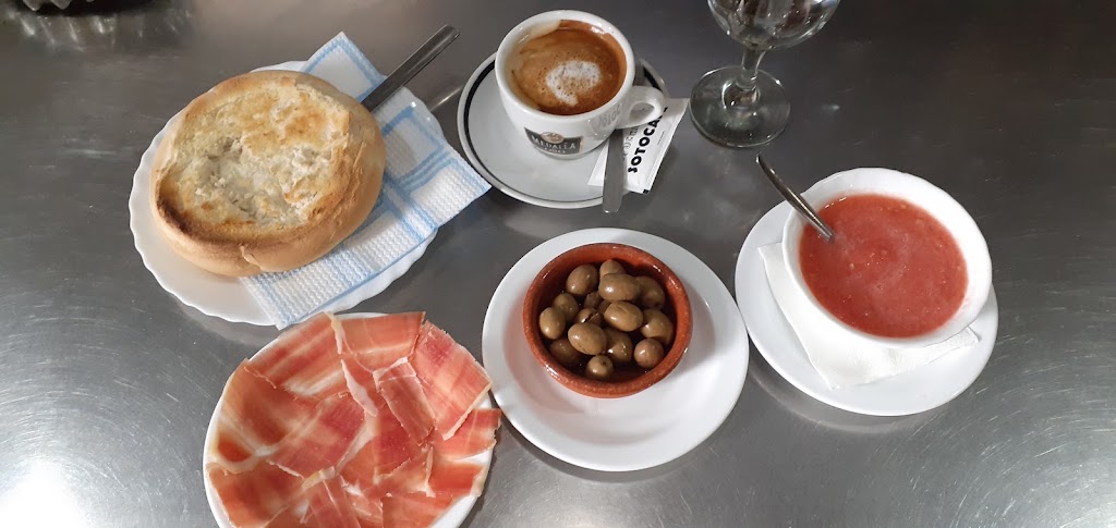 Bar Cafeteria Mercado — Comida y bebida