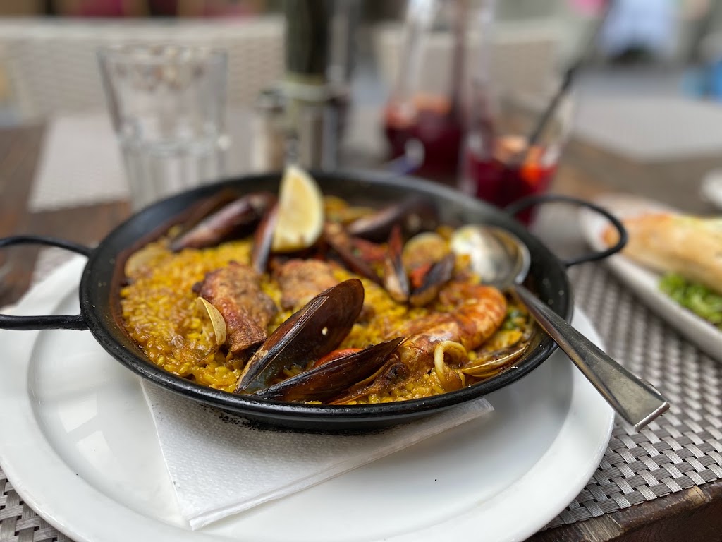 Flamenco Puerto de Alcudia — Paella