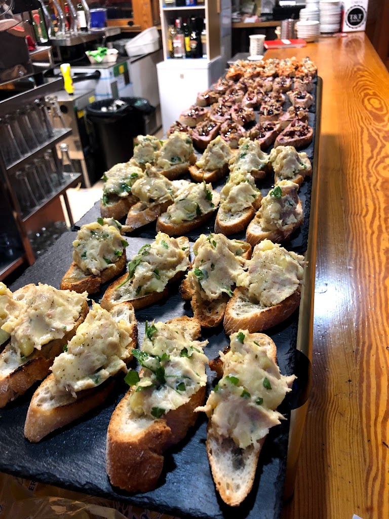 Tapa & Trago (Aldaia) — Comida y bebida