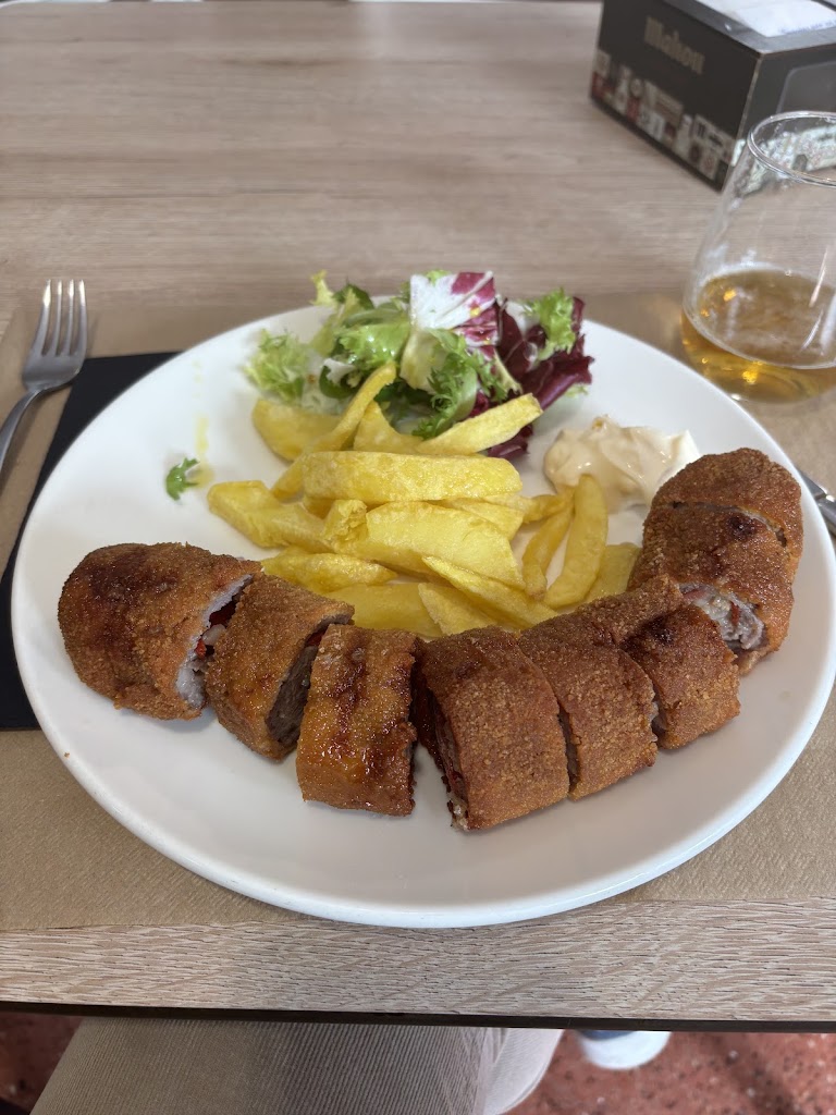 Cafe bar estacion de autobuses — Comida y bebida