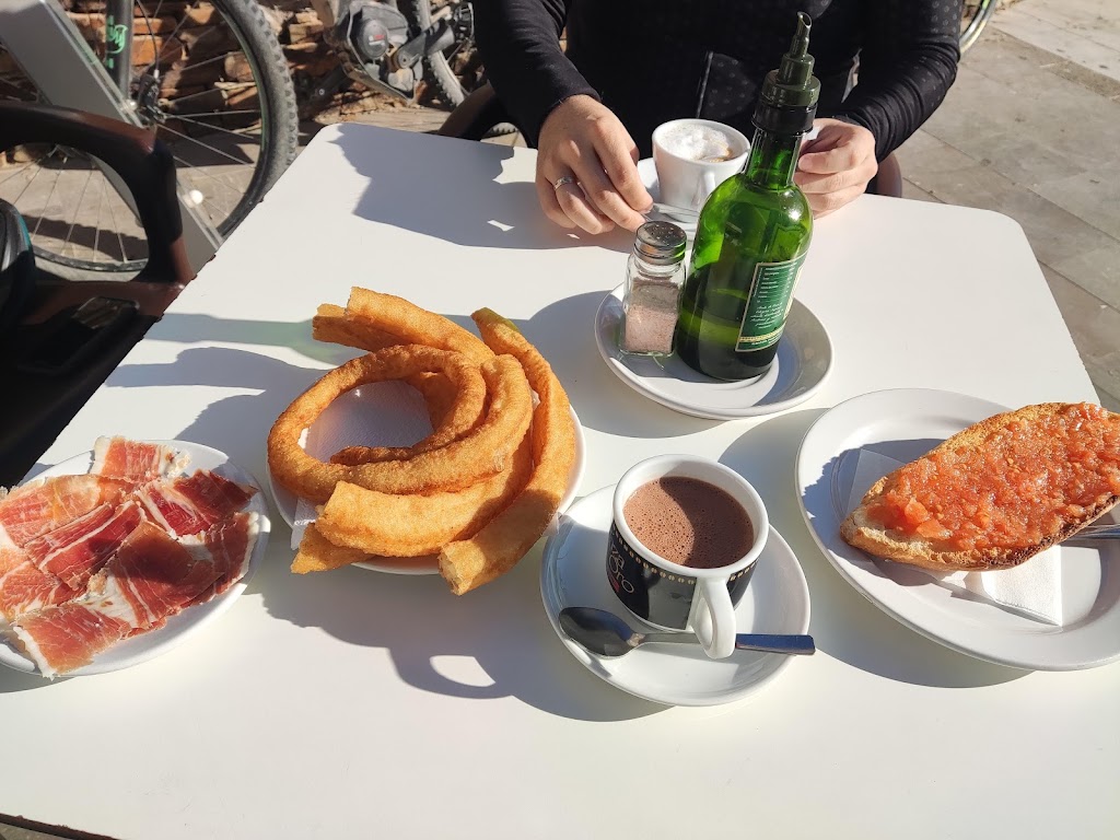 Chiringuito Delia — Comida y bebida
