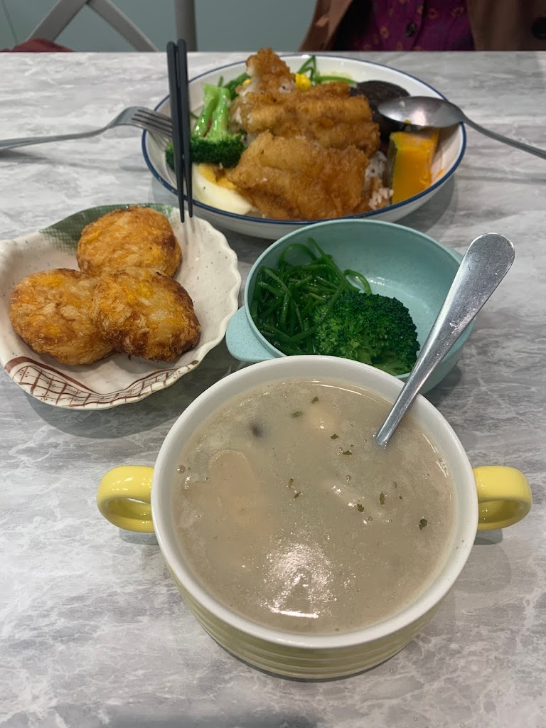魚骨頭Fish Bone澳式小廚 | 花蓮火車站美食 | 簡餐 × 輕食 × 義大利麵 的照片