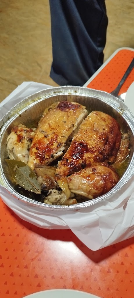 Asador Pollos — Comida y bebida