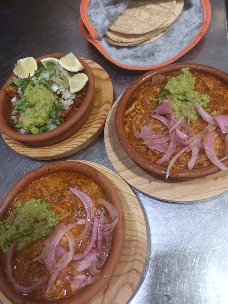 AL RANCHO — Comida y bebida