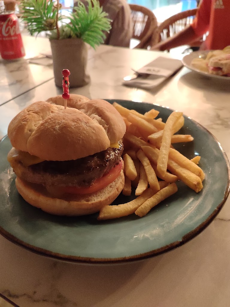 Paqui's Tapas Bar & Deli — Papas fritas