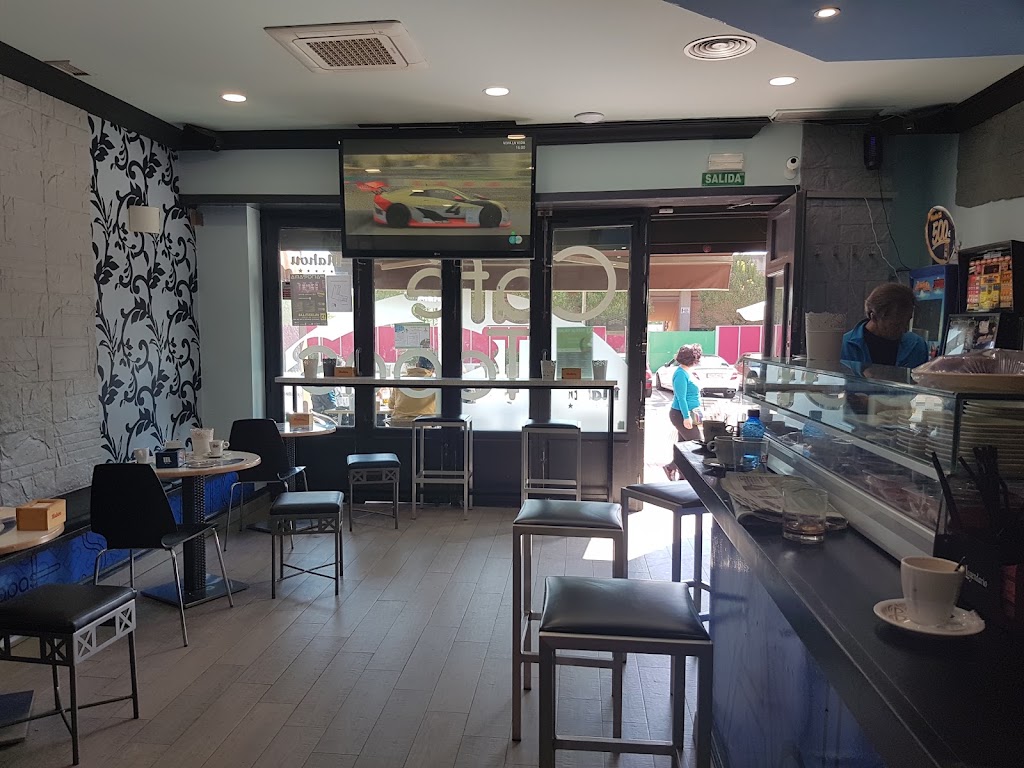 Estadio Cafe y Tapas — Ambiente