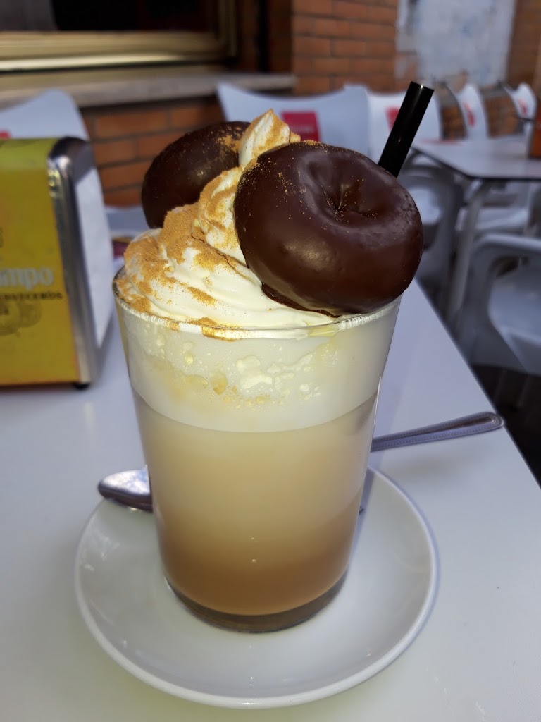 Bar BBT20 — Comida y bebida