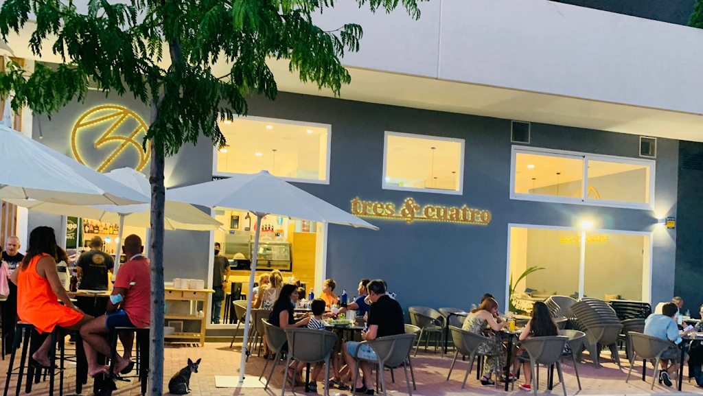 Cafe Bar Tres & Cuatro