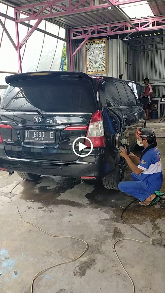 IPO SALON MOBIL