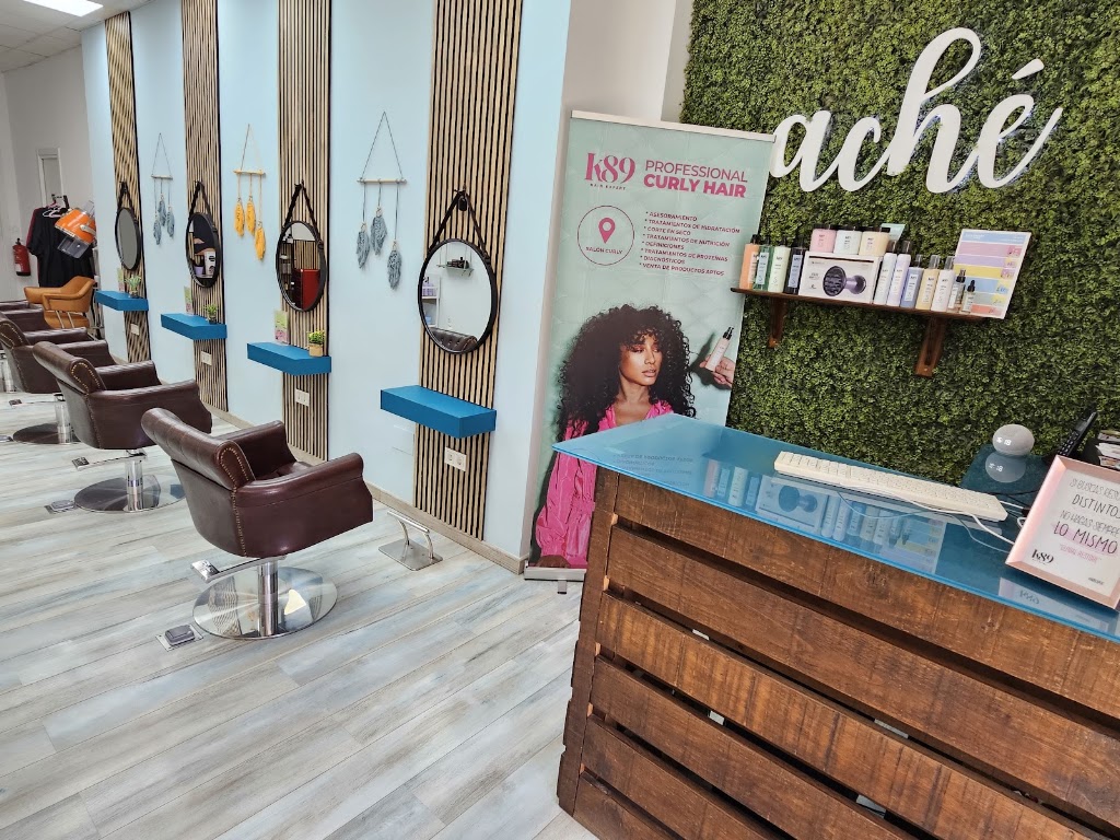 Peluqueria Ache Hair&beauty El Ejido Expertos Balayage y Metodo curly. Estetica avanzada tratamientos faciales y manicuras . — Interior