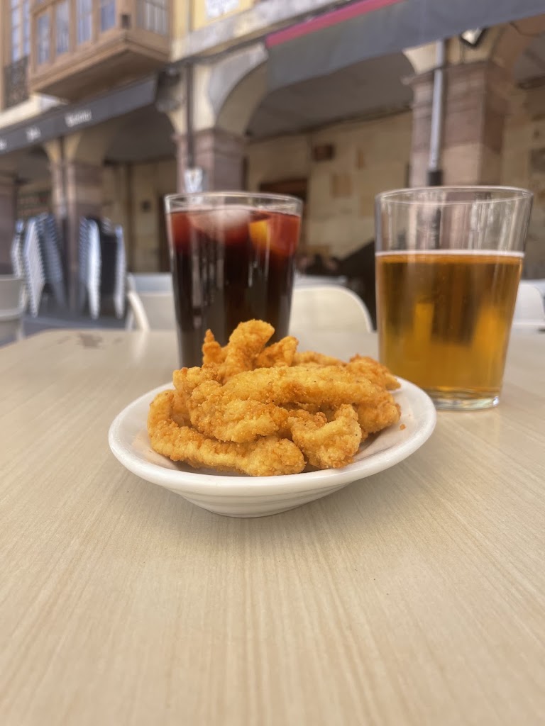 Bar Torrelavega — Comida y bebida
