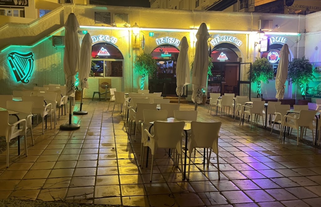 Dec's Irish Sports Pub — Ambiente